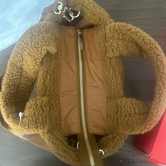 LuLuLemon Crossbody - Picture 2 of 3